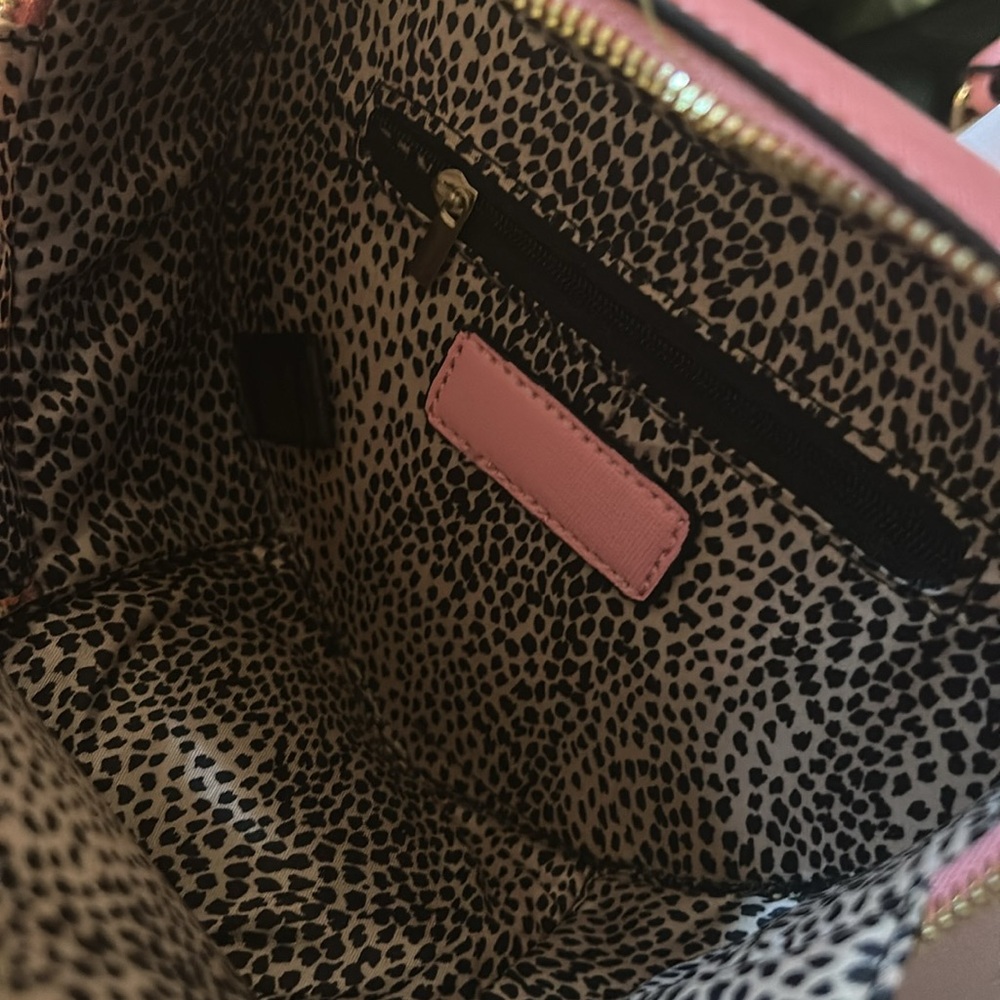 Heart-Shaped Pink Handbag - Picture 5 of 7